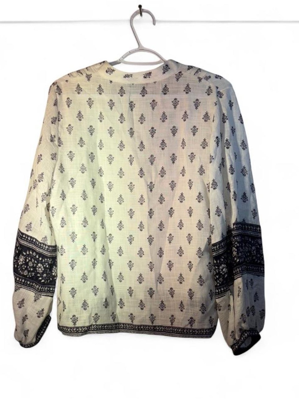 Zara White Printed V-Neck Blouse with Navy Trim - Picture 3 of 7